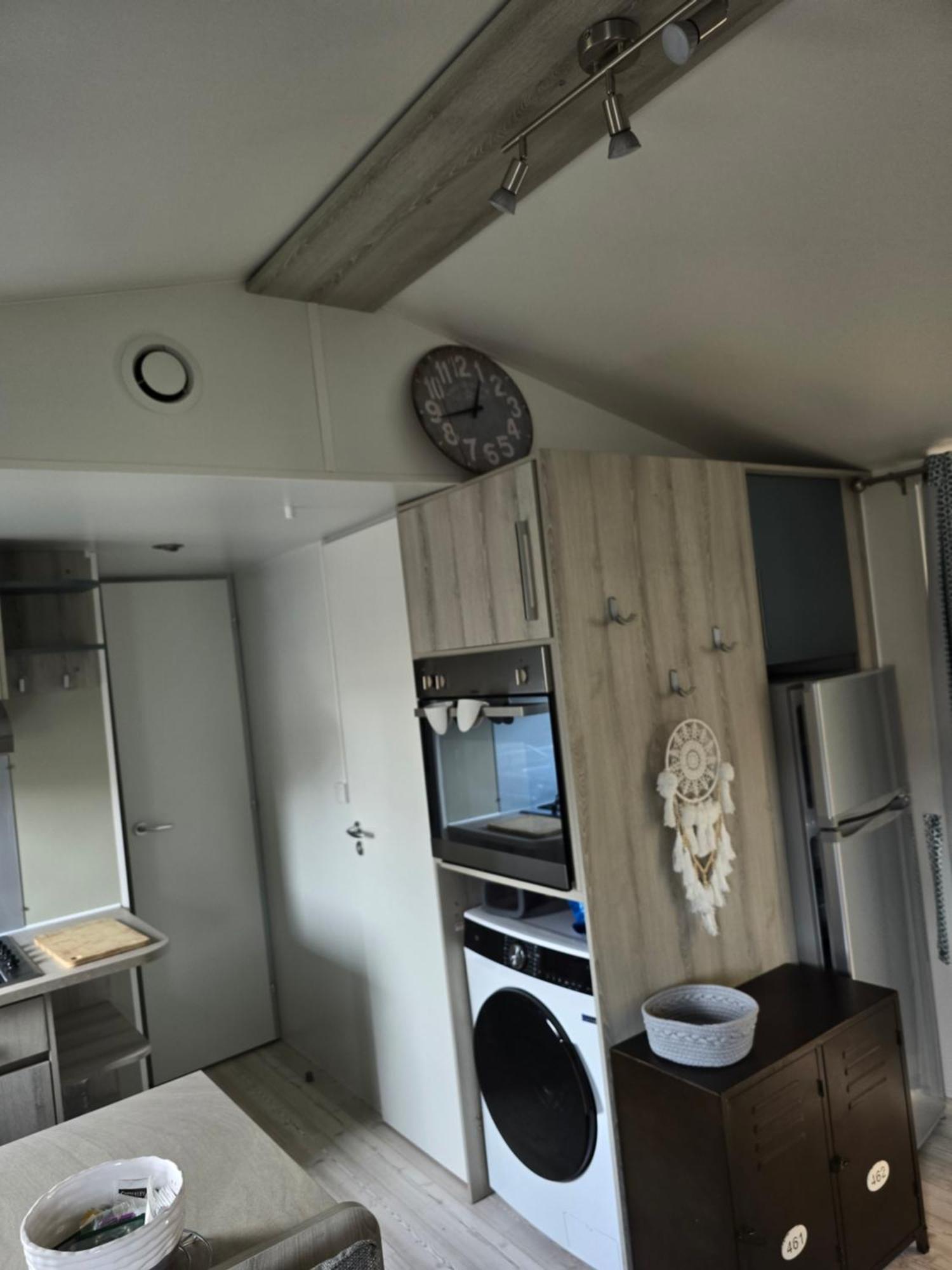 Mobil Les Viviers 8 Personnes Campsite
